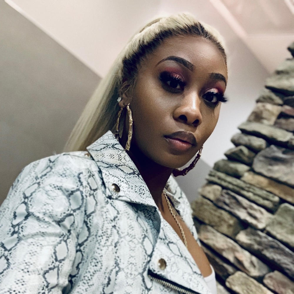 Meet your Posher, Lakoi